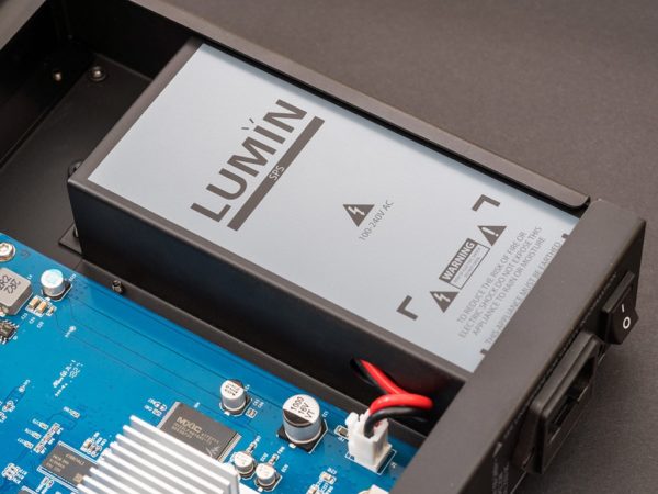 LUMIN-U1-Mini-musta-virtalahde-sisalta-3