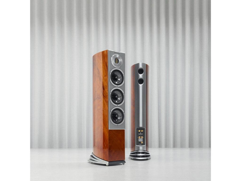 Audiovector R 5 Arrete lattiakaiutin 1 Audiovector R5 Arrete huoneessa