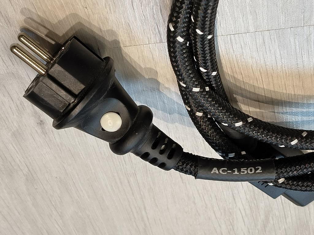inakustik AC-1502 3 x 1,5mm2 virtakaapeli KÄYTETTY 3 inakustik-ac-1502